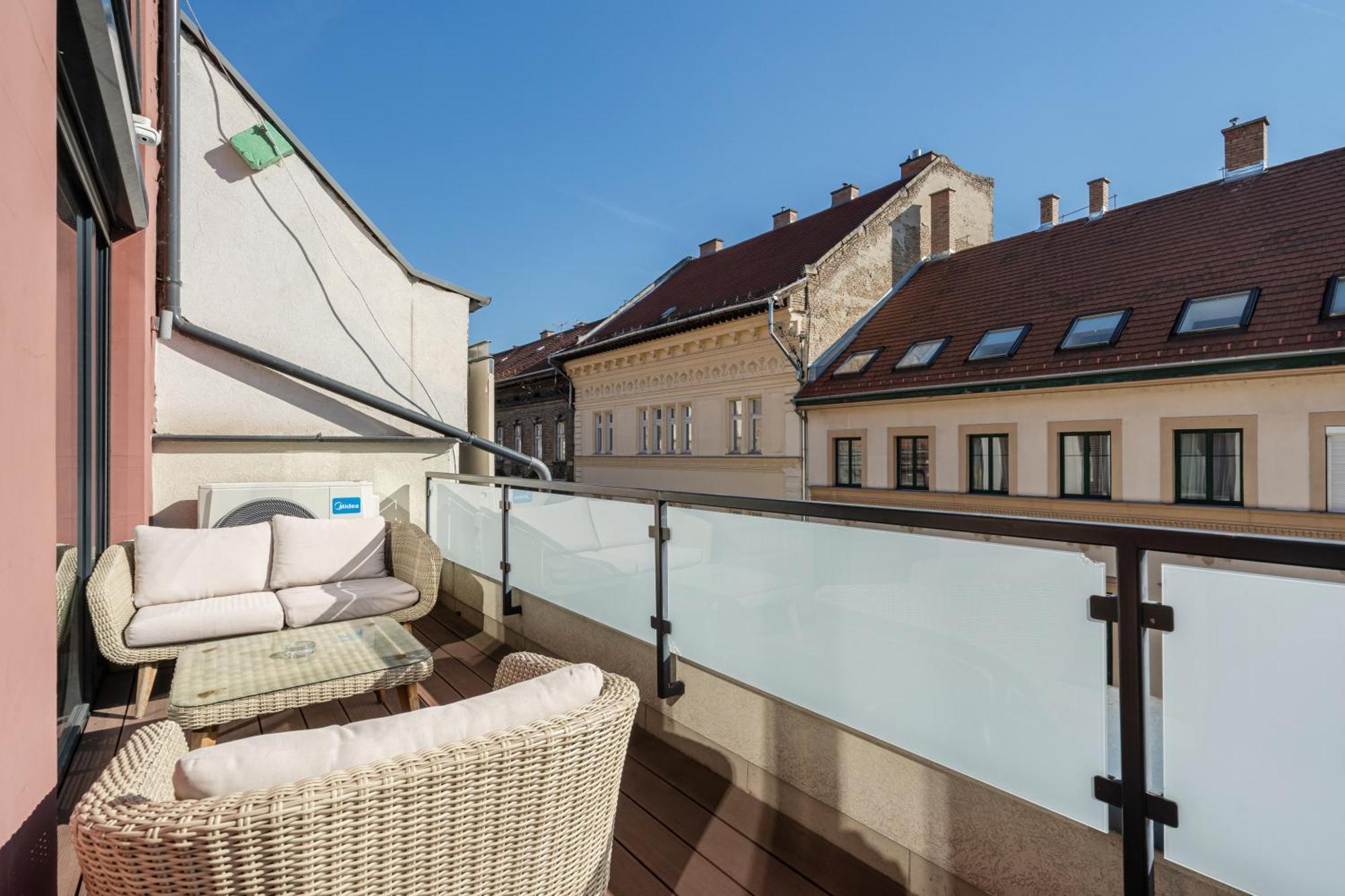 Kiraly 44 Luxury Apartment With Free Parking Budapest Luaran gambar