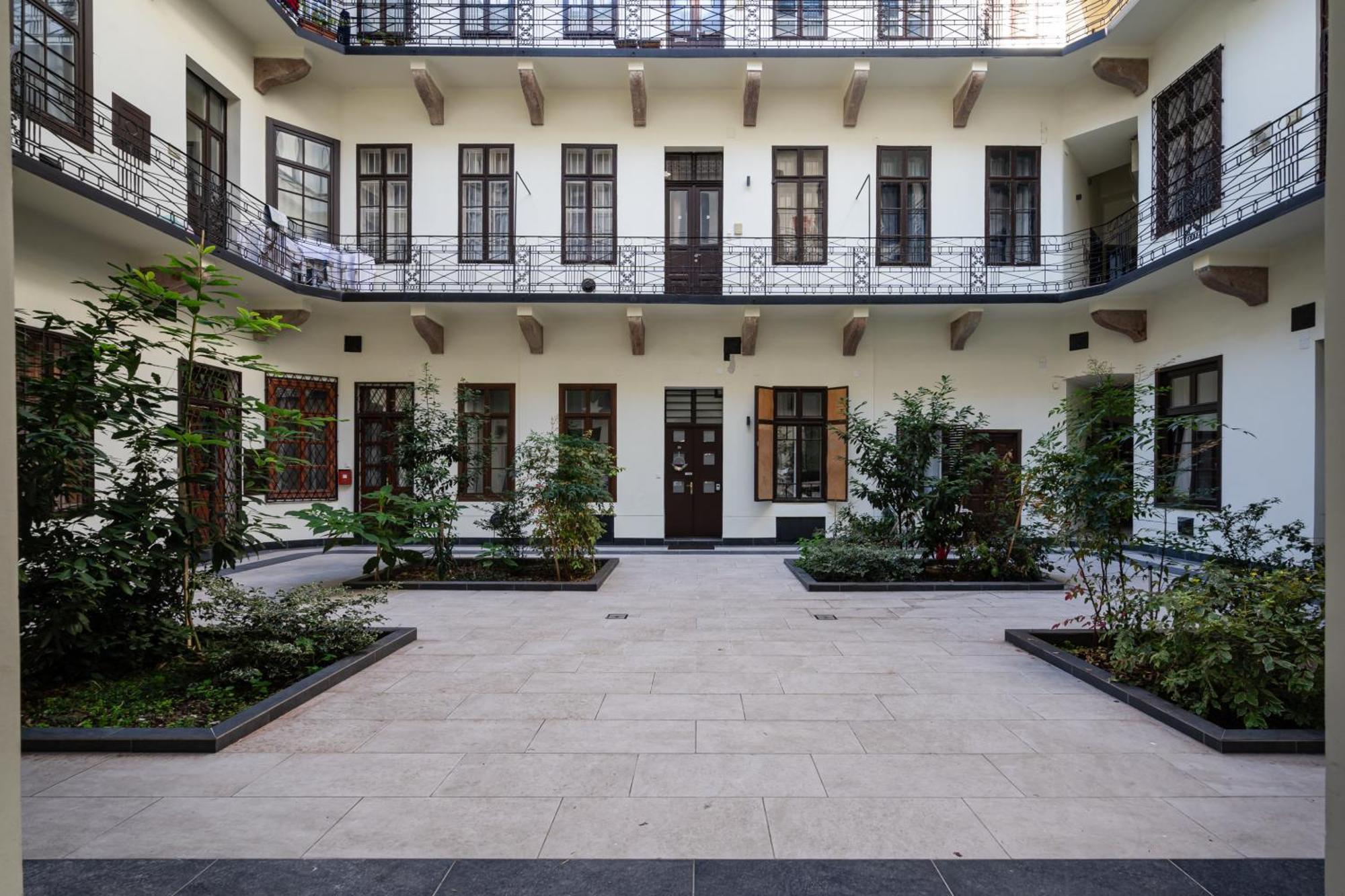 Kiraly 44 Luxury Apartment With Free Parking Budapest Luaran gambar